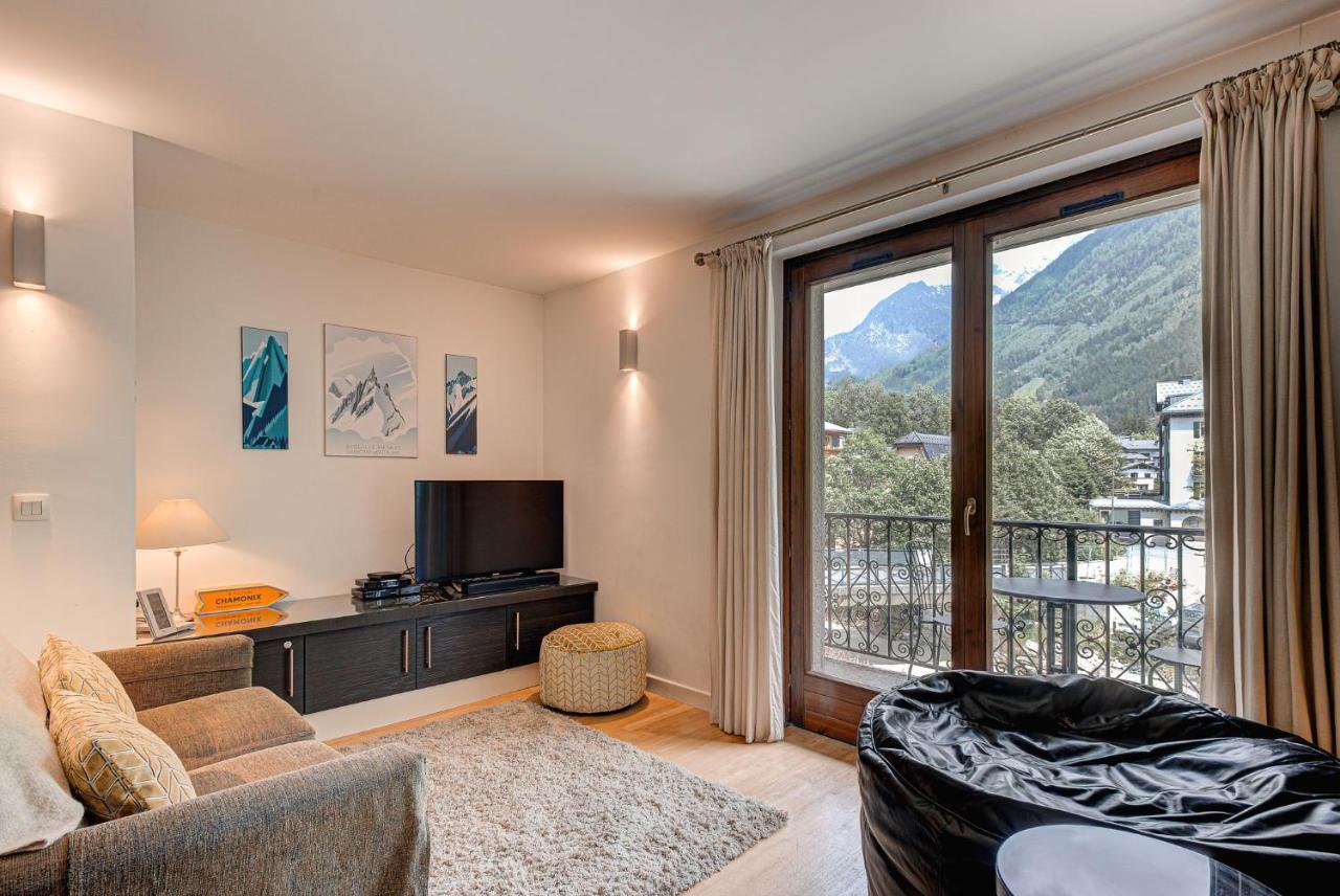 Apartment Cosmiques - Alpes Travel - Central Chamonix - Sleeps 4 エクステリア 写真