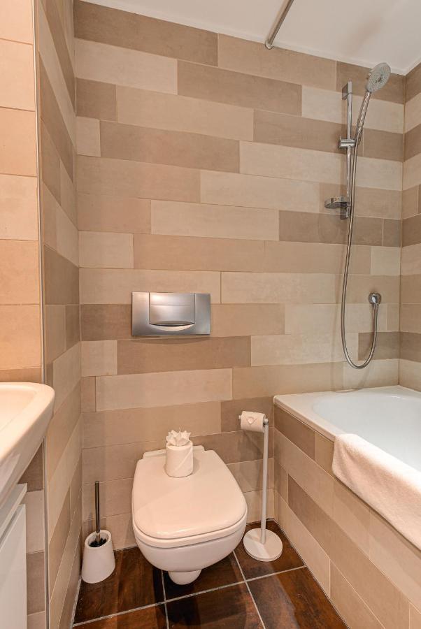 Apartment Cosmiques - Alpes Travel - Central Chamonix - Sleeps 4 エクステリア 写真