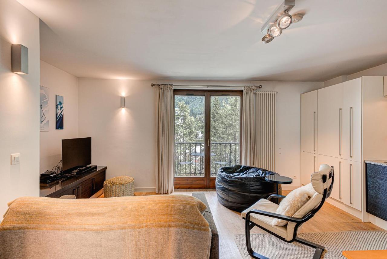 Apartment Cosmiques - Alpes Travel - Central Chamonix - Sleeps 4 エクステリア 写真