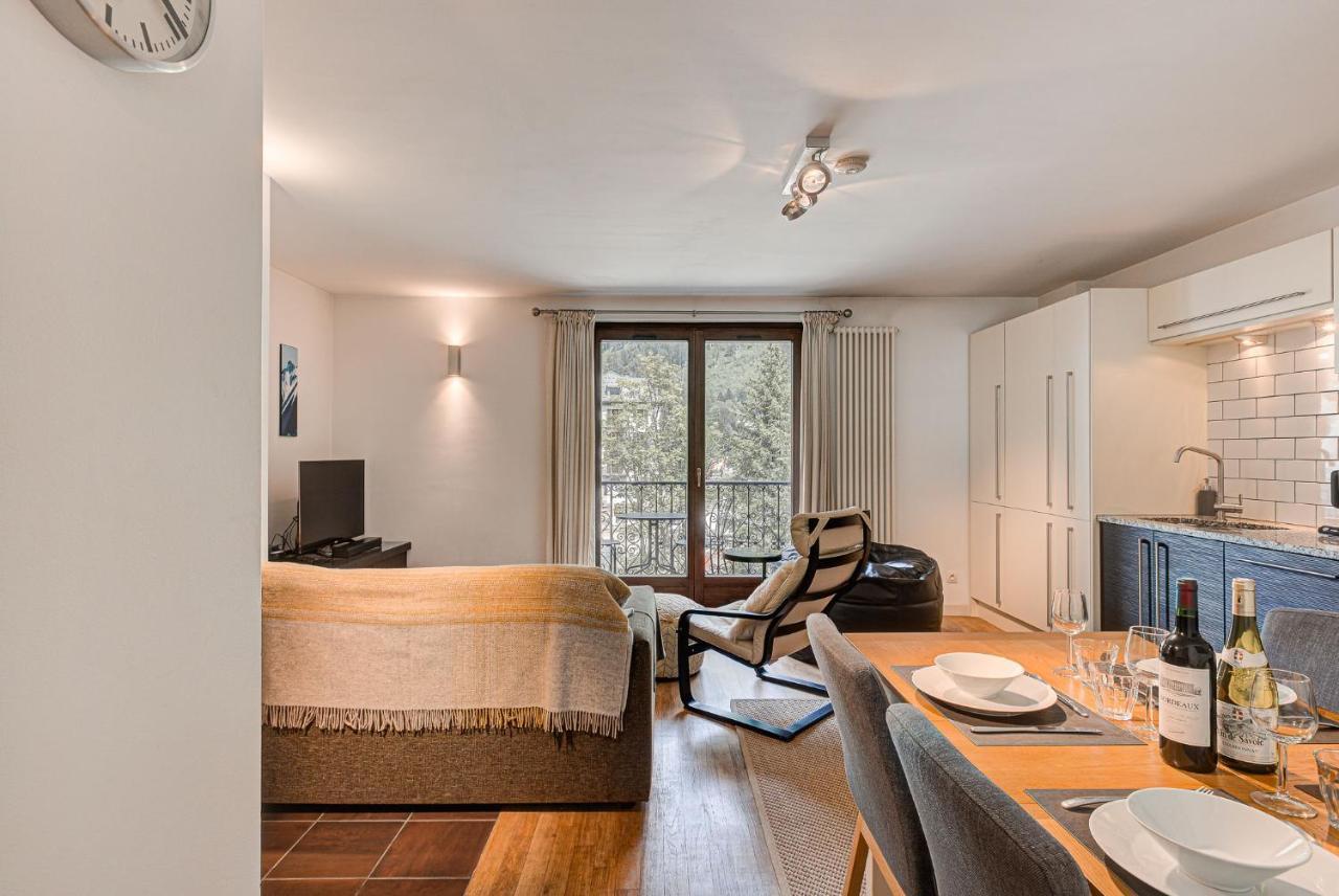 Apartment Cosmiques - Alpes Travel - Central Chamonix - Sleeps 4 エクステリア 写真